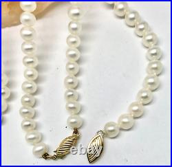 14 K Yellow Gold Knotted White Pearl Necklace & Bracelet Set 18