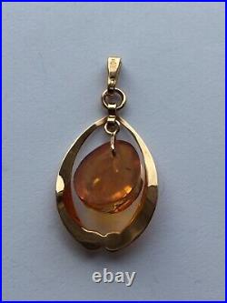 14 carat yellow gold pendant set with inset Amber drop