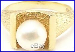 14 carat yellow gold, solitaire Pearl set ring. Size k. Gross weight 5.6 grams