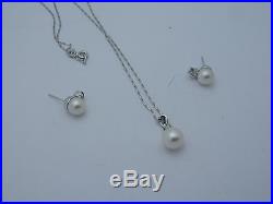 18 K White Gold Pearl & Diamond Earrings with Pendant Set