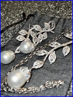 18 k White gold necklace and earrings with pearl and Diamonds