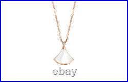 18 kt rose gold pendant set with one diamond and mother-of-pearl