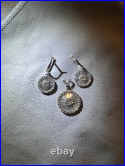 18k White Gold Dangle Drop Earrings And Pendant Set