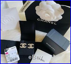 20C CHANEL CC Logo Golden Pearly White Earrings Studs Brand New Complete Set