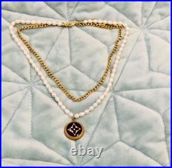 3 Pcs SET 1 Elegant Gold and Freshwater Pearl Necklace + 2 Layered Bar Pedants 3 Pcs SET 1 Elegant Gold and Freshwater Pearl Necklace + 2 Layered Bar Pedants