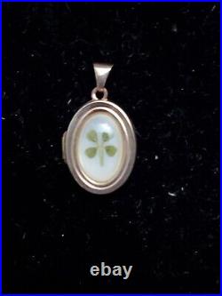 4 leaf clover pendant set against mother of pearl in 14kt Yellow gold