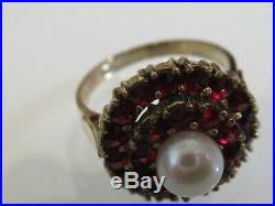 9ct Gold ring set with garnets and pearl