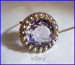 A Yellow gold brooch. Claw set with an Amethyst gemstone & natural seed pearls