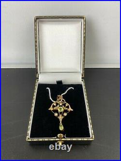 Antique 9ct Gold Peridot & Seed Pearl Set Pendant / Brooch