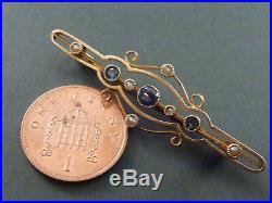 BEAUTIFUL 15ct GOLD VICTORIAN BAR BROOCH, SET WITH 3 SAPPHIRES AND SEED PEARLS