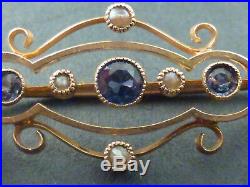 BEAUTIFUL 15ct GOLD VICTORIAN BAR BROOCH, SET WITH 3 SAPPHIRES AND SEED PEARLS