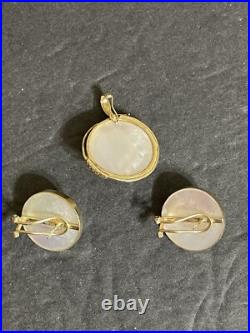 Beautiful 14K Yellow Gold and Blister Pearl Pendant and Earrings Set 16.6 Grams Beautiful 14K Yellow Gold and Blister Pearl Pendant and Earrings Set 16.6 Grams
