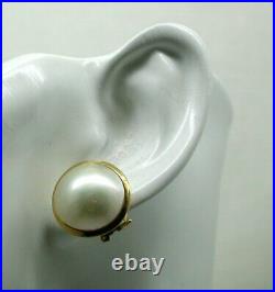 Beautiful 18 carat Gold Earrings Set With Fabulous Mabe Pearls