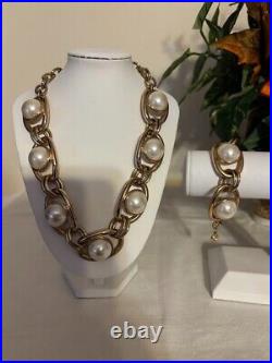 Beautiful Graziano Pearl Necklace (20) and Pearl Bracelet set in Gold Tone