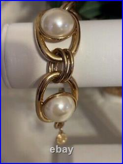 Beautiful Graziano Pearl Necklace (20) and Pearl Bracelet set in Gold Tone