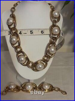 Beautiful Graziano Pearl Necklace (20) and Pearl Bracelet set in Gold Tone