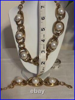 Beautiful Graziano Pearl Necklace (20) and Pearl Bracelet set in Gold Tone