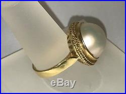 Beautiful Women's Mabe Pearl Ring set in 18k Yellow Gold