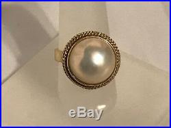 Beautiful Women's Mabe Pearl Ring set in 18k Yellow Gold