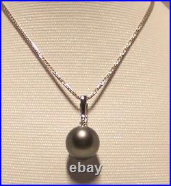 Brand new black Tahitian Pearl Pendant set in 18k solid white gold