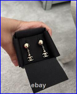 CHANEL Gold CC drop earrings. With Box, Reciept And Bag. Full Set
