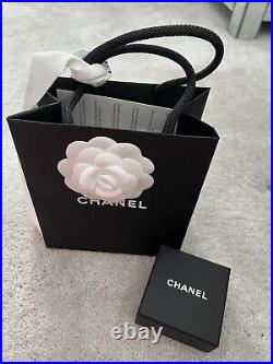 CHANEL Gold CC drop earrings. With Box, Reciept And Bag. Full Set