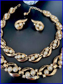 CROWN TRIFARI Pat Pending Gold Tone Faux Pearl Rhinestone Necklace Bracelet Set