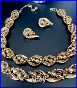 CROWN TRIFARI Pat Pending Gold Tone Faux Pearl Rhinestone Necklace Bracelet Set