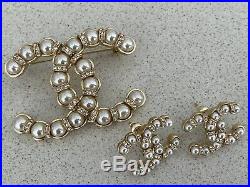 Classic Chanel 2019 Pearl Crystal CC Logo Pin Brooch Earrings Set
