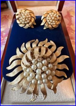 Crown Trifari Brushed Gold Tone Sunflower Imitation Pearl Brooch Pin & Earrings