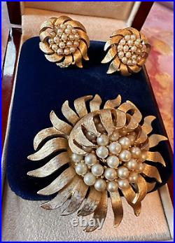 Crown Trifari Brushed Gold Tone Sunflower Imitation Pearl Brooch Pin & Earrings