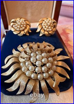 Crown Trifari Brushed Gold Tone Sunflower Imitation Pearl Brooch Pin & Earrings