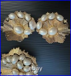 Crown Trifari Gold Tone Shiny Pearl And Rhinestone Broock Clip Earring Set Demi