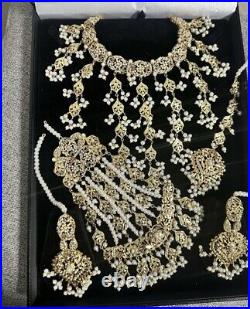 Delicate jadau set made with gold leaf detailing and pearl work