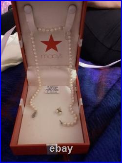 Freshwater Pearl Necklace and Earrings Set in 14-Karat Gold, A+ Grading, 8mm