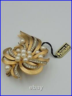 Jewels By Trifari Brooch Earrings Set Pearls Rhinestones Gold Tone With Tags