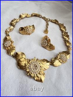 Karl Lagerfeld Sunflowers Gold Faux Pearl Set Necklace Earrings Vintage Jewelry Karl Lagerfeld Sunflowers Gold Faux Pearl Set Necklace Earrings Vintage Jewelry
