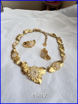 Karl Lagerfeld Sunflowers Gold Faux Pearl Set Necklace Earrings Vintage Jewelry Karl Lagerfeld Sunflowers Gold Faux Pearl Set Necklace Earrings Vintage Jewelry