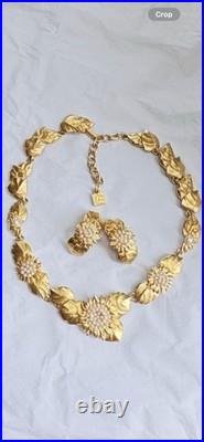 Karl Lagerfeld Sunflowers Gold Faux Pearl Set Necklace Earrings Vintage Jewelry Karl Lagerfeld Sunflowers Gold Faux Pearl Set Necklace Earrings Vintage Jewelry