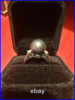 LARGE Tahitian Black Pearl ring set in white gold with diamonds LARGE Tahitian Black Pearl ring set in white gold with diamonds