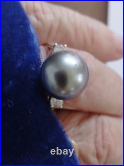 LARGE Tahitian Black Pearl ring set in white gold with diamonds LARGE Tahitian Black Pearl ring set in white gold with diamonds