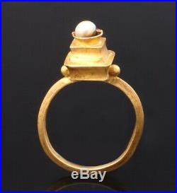 Late Roman To Byzantine Period Gold Ring Set With A Pearl (m302)