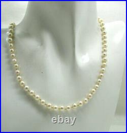 Lovely Single Strand Cultured Pearl Choker Necklace With Diamond Set Gold Clasp