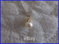 Mikimoto pearl pendant, 18 carat yellow gold setting and 450mm chain