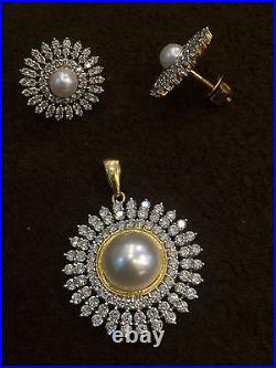 Pave 6.14 Cts Round Brilliant Cut Diamond Pearl Pendant Earrings Set In 18K Gold