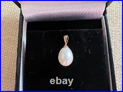 Pear shaped white pearl set in 14 carat yellow gold