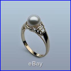 Pearl Solitaire Ring set in 14kt Gold