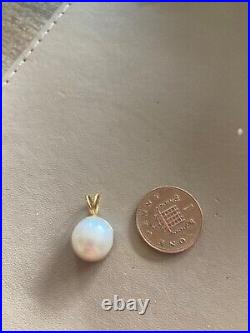 Pearl set in 18ct gold pendant 3.4g