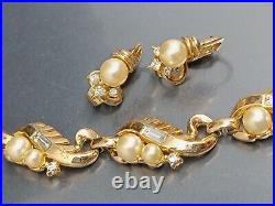 READ Trifari Set Gold Tone Leaf Faux Pearl Crystal Signed 13.75-15.5 Necklace