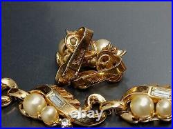 READ Trifari Set Gold Tone Leaf Faux Pearl Crystal Signed 13.75-15.5 Necklace